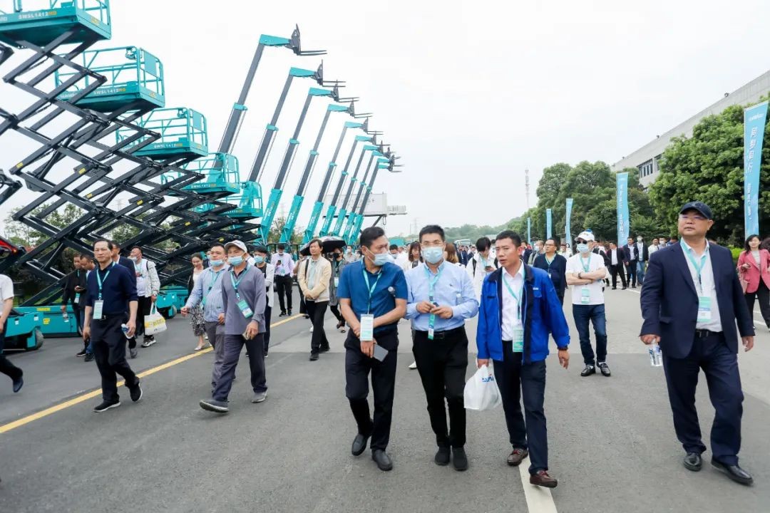 “爆品”出击！九游体育(中国)官方网站智能客户交流会签约超8亿元