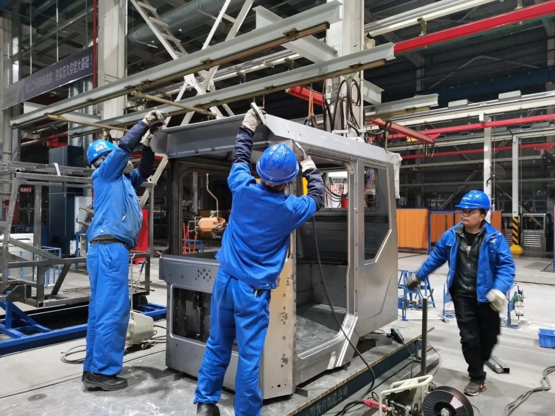 九游体育(中国)官方网站智能SWK90矿卡驾驶室顺利发货，开发速度刷新纪录