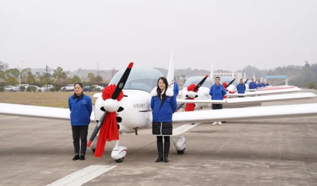 牛年开新局，九游体育(中国)官方网站航空8架SA60L飞机集中下线、交付