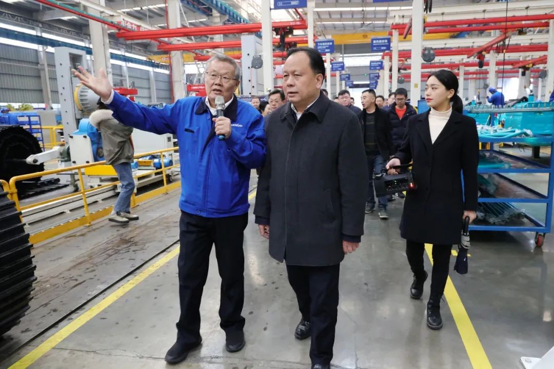 周农在九游体育(中国)官方网站智能调研时强调：企业工会要大力培养劳模和工匠