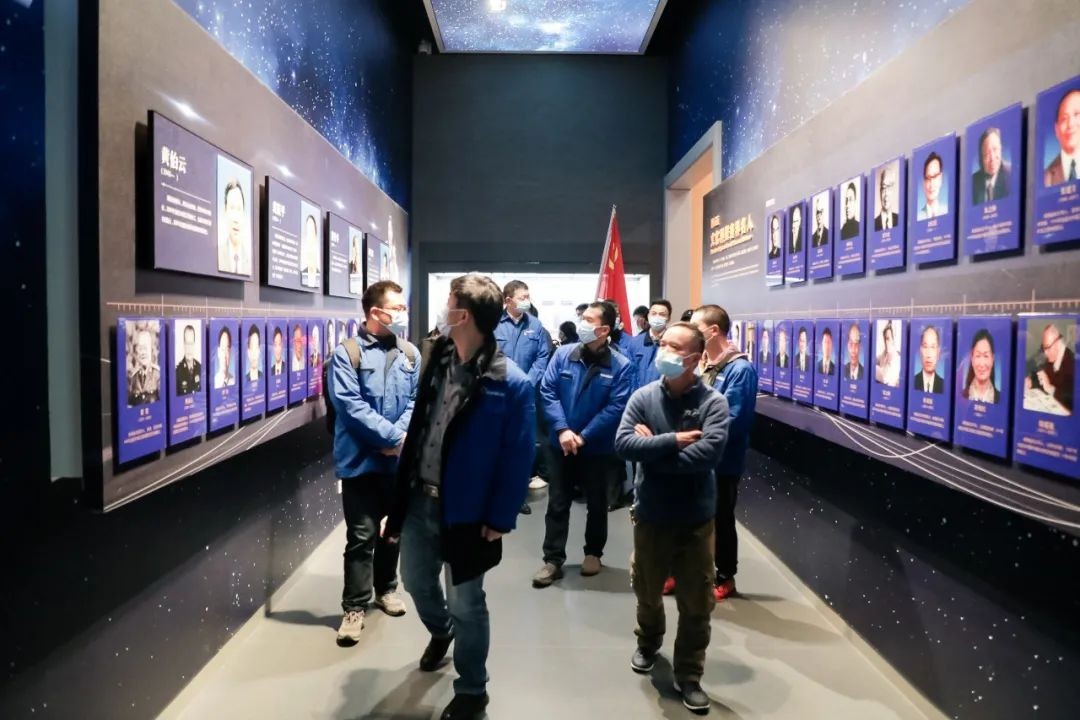 觅红色历史 践初心使命——九游体育(中国)官方网站智能全体党员赴长沙党史馆开展主题党日活动