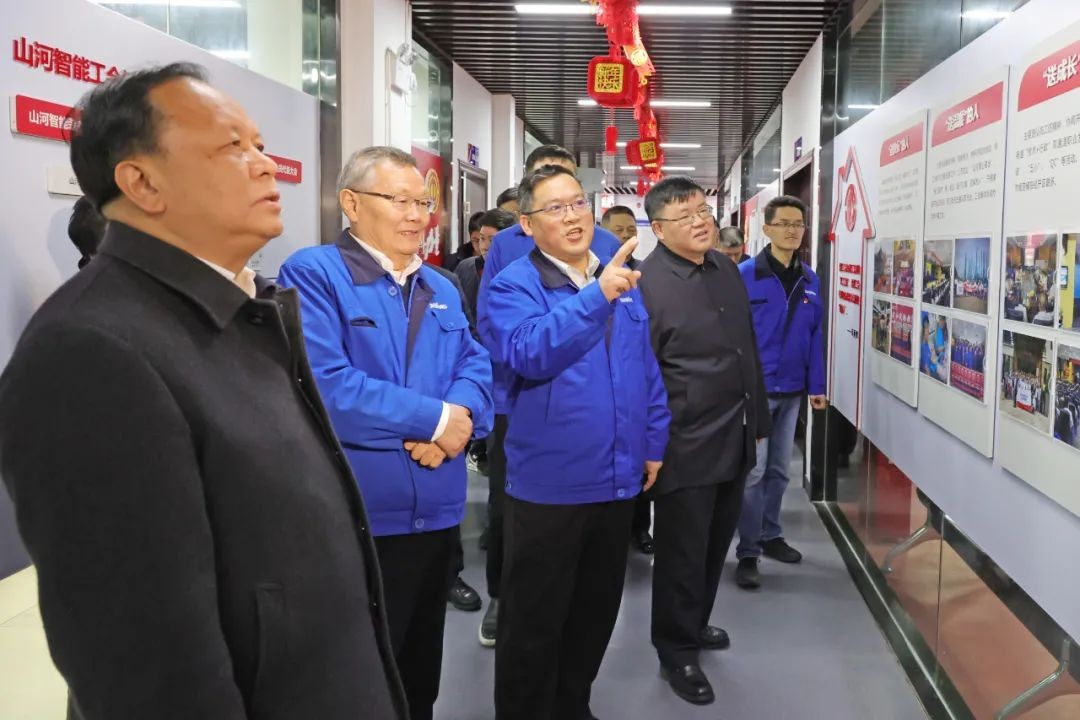 周农在九游体育(中国)官方网站智能调研时强调：企业工会要大力培养劳模和工匠