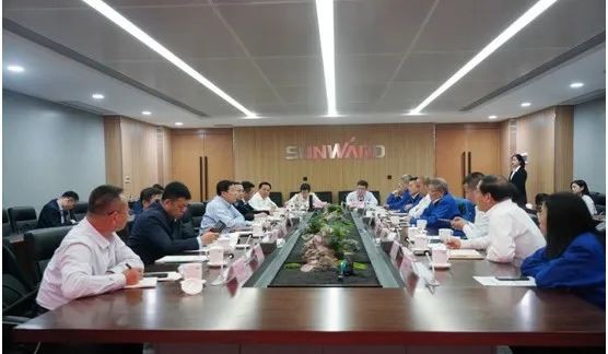 鄂尔多斯市委书记牛俊雁考察九游体育(中国)官方网站智能