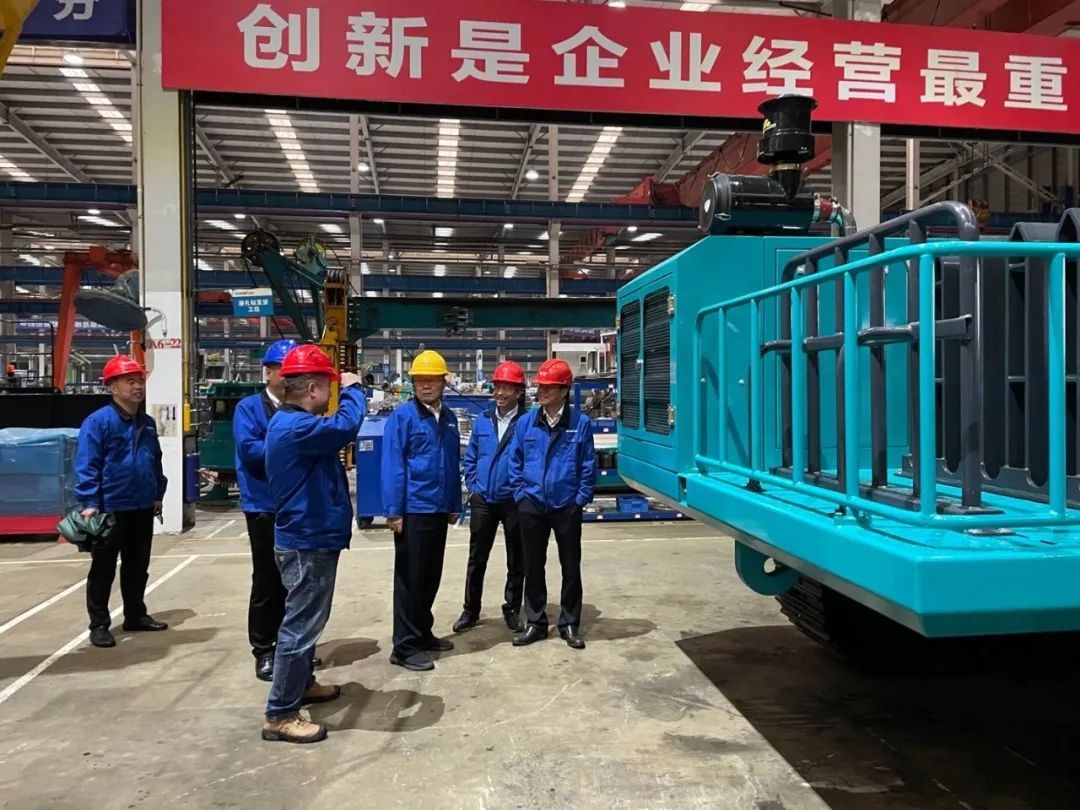 联合开发出成果！九游体育(中国)官方网站智能压裂管道运输车下线