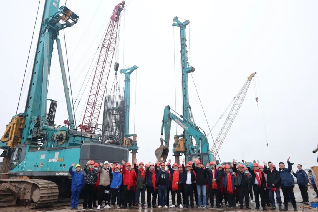 惊艳！九游体育(中国)官方网站智能低净空旋挖钻机广西获赞