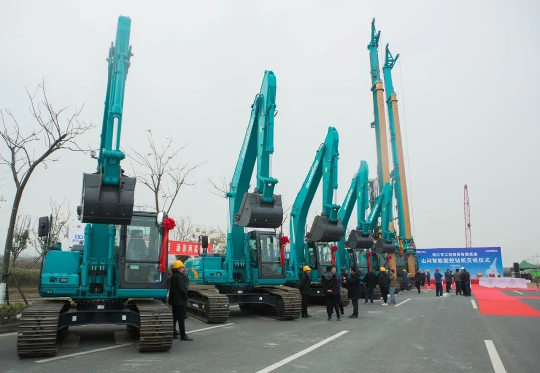 九游体育(中国)官方网站智能旋挖钻机全面参建中国首条智慧高速公路