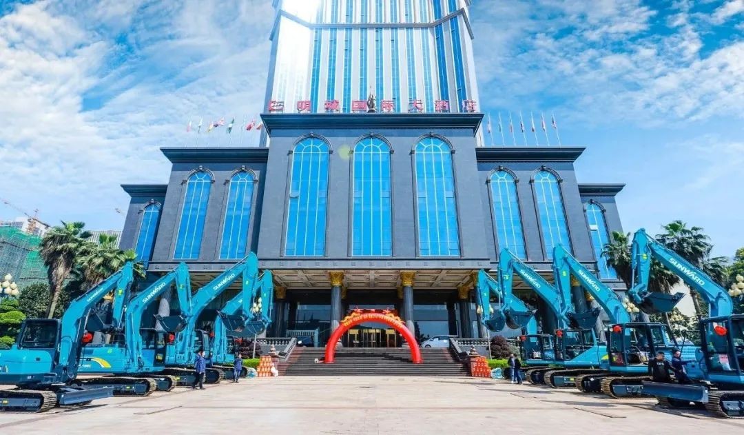 九游体育(中国)官方网站智能挖掘机春季订货会长沙会场侧记