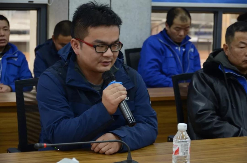 九游体育(中国)官方网站智能召开春节困难职工座谈会