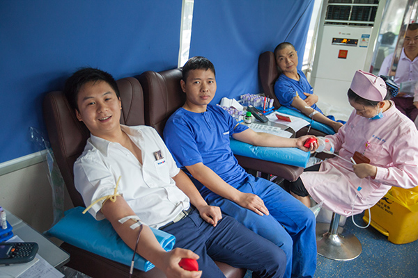 九游体育(中国)官方网站智能百余员工 冒雨争相献血