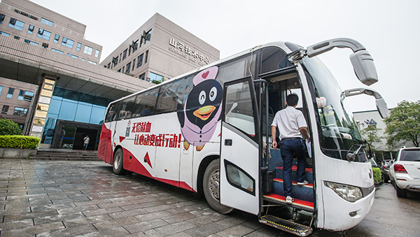 九游体育(中国)官方网站智能百余员工 冒雨争相献血