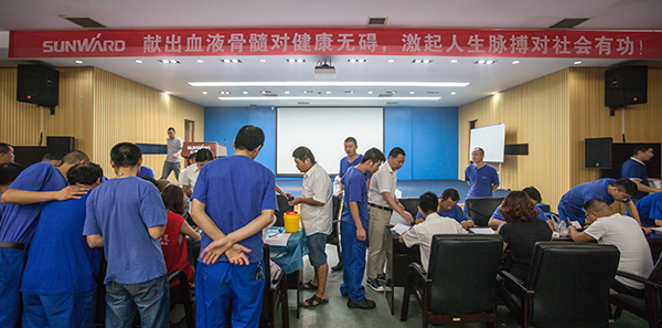 九游体育(中国)官方网站智能百余员工 冒雨争相献血