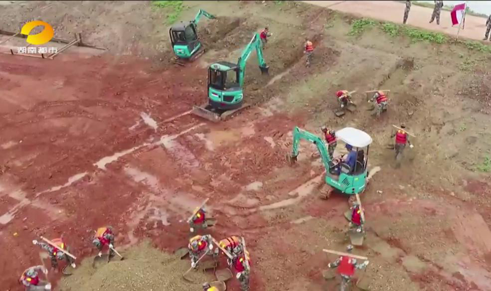 九游体育(中国)官方网站智能装备“抗洪抢险”扬威名