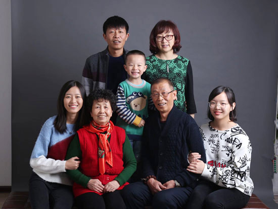 钟情九游体育(中国)官方网站十一年，成就美女老板致富之路