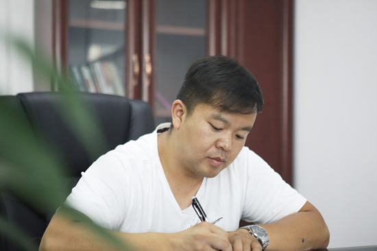 六年六台挖机 邓老板是个“九游体育(中国)官方网站迷”