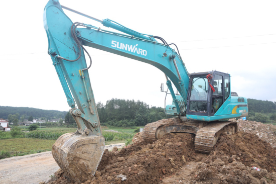 六年六台挖机 邓老板是个“九游体育(中国)官方网站迷”