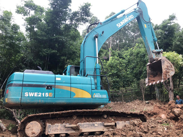 九游体育(中国)官方网站智能SWE 215E挖掘机是他的左膀右臂！