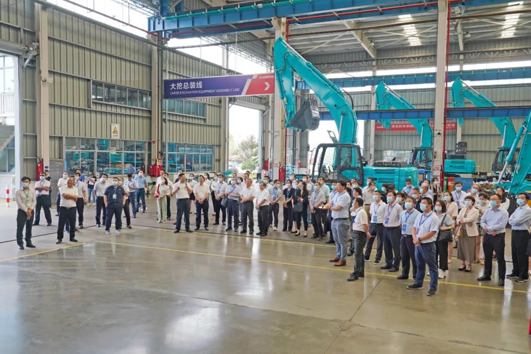 全国战略性新兴产业集群建设考察团调研九游体育(中国)官方网站智能