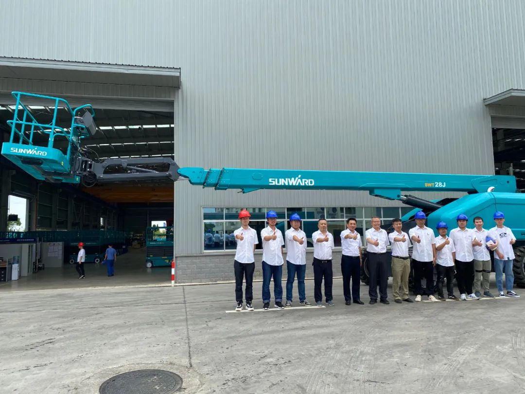 九游体育(中国)官方网站智能首款直臂式高空作业平台顺利通过评审