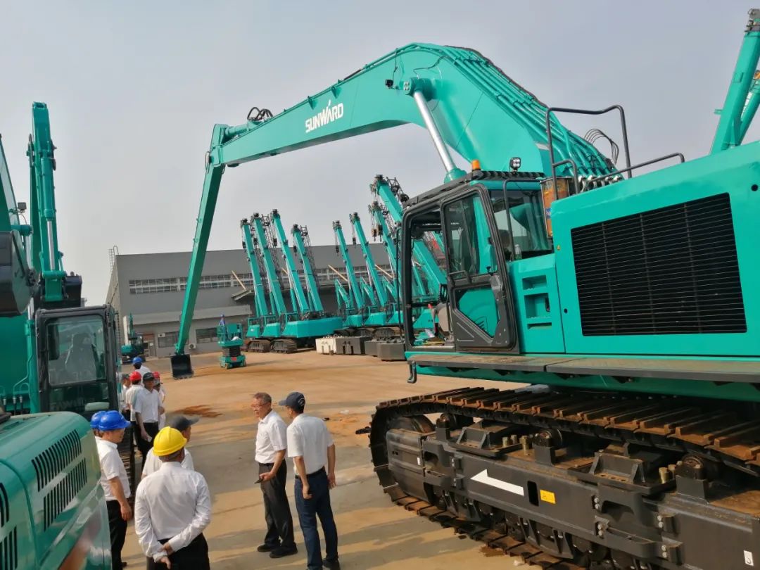 挖深全球第一！九游体育(中国)官方网站智能加长臂液压挖掘机SWE950ELR出口南美