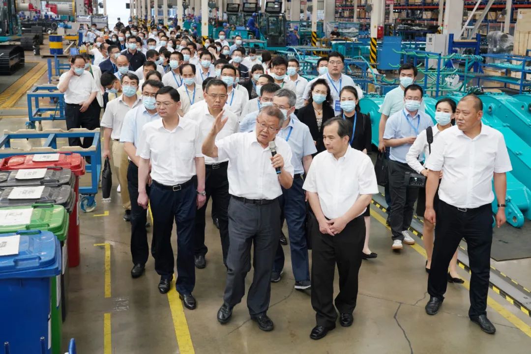 全国战略性新兴产业集群建设考察团调研九游体育(中国)官方网站智能