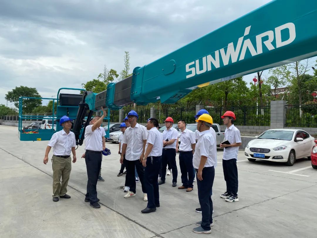 九游体育(中国)官方网站智能首款直臂式高空作业平台顺利通过评审