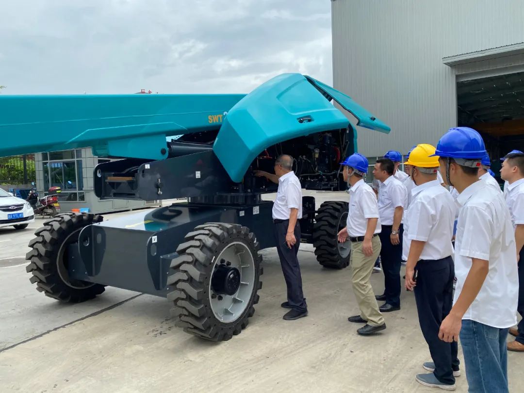 九游体育(中国)官方网站智能首款直臂式高空作业平台顺利通过评审