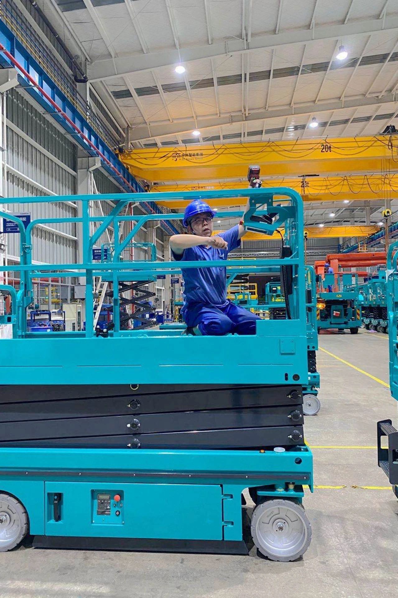 九游体育(中国)官方网站智能“蓝精灵”们在平凡岗位的坚守与奉献