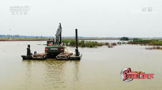 水陆两用挖掘机亮相央视！九游体育(中国)官方网站智能应急救援“猛将”出战