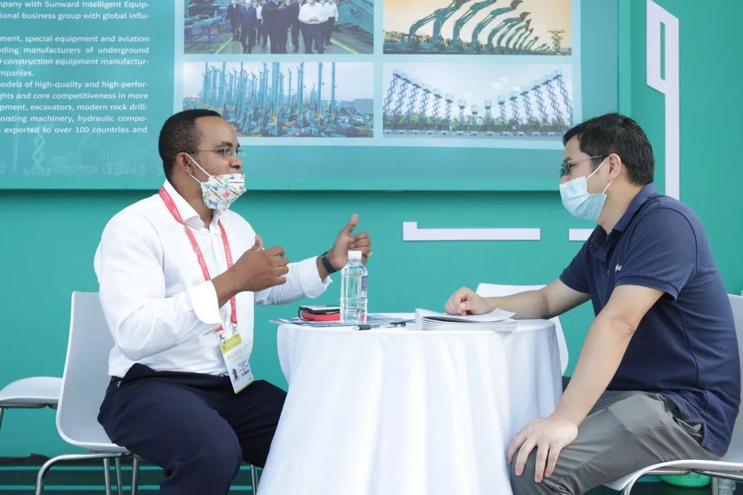 亮相中非经贸博览会！九游体育(中国)官方网站智能尽展工程机械国产品牌魅力