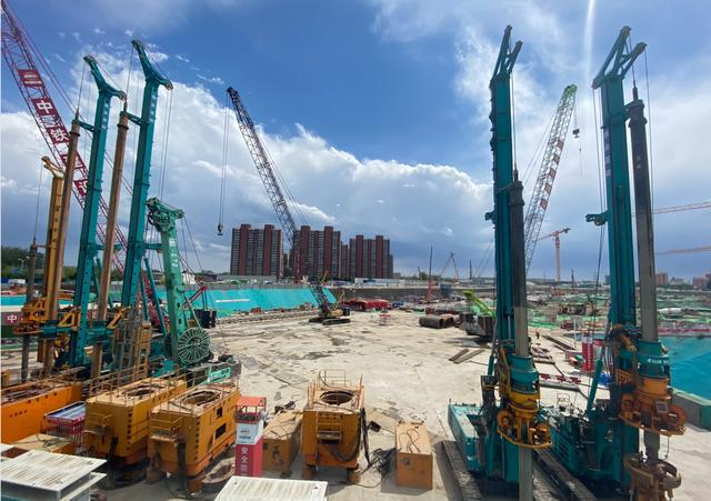 大国重器！九游体育(中国)官方网站智能超级装备助力北京城市副中心综合交通枢纽站建设