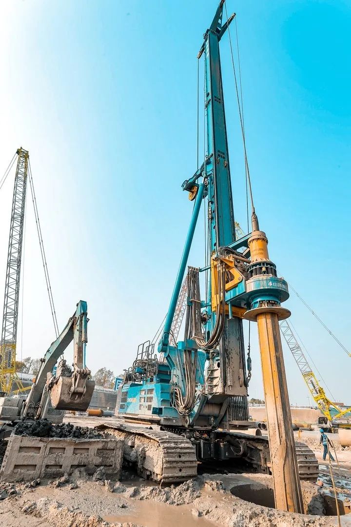 大国重器！九游体育(中国)官方网站智能超级装备助力北京城市副中心综合交通枢纽站建设