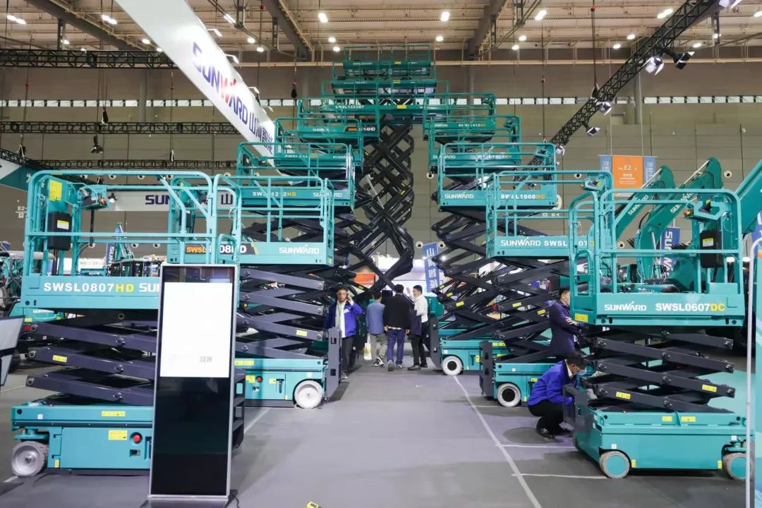 “九游体育(中国)官方网站绿”牵手“华为中国红”！九游体育(中国)官方网站智能高机设备集群助力华为团泊洼项目