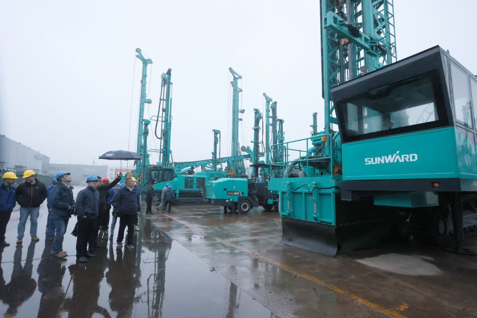 两种钻进模式+更大扭矩！九游体育(中国)官方网站智能自主研制的全液压牙轮钻机下线