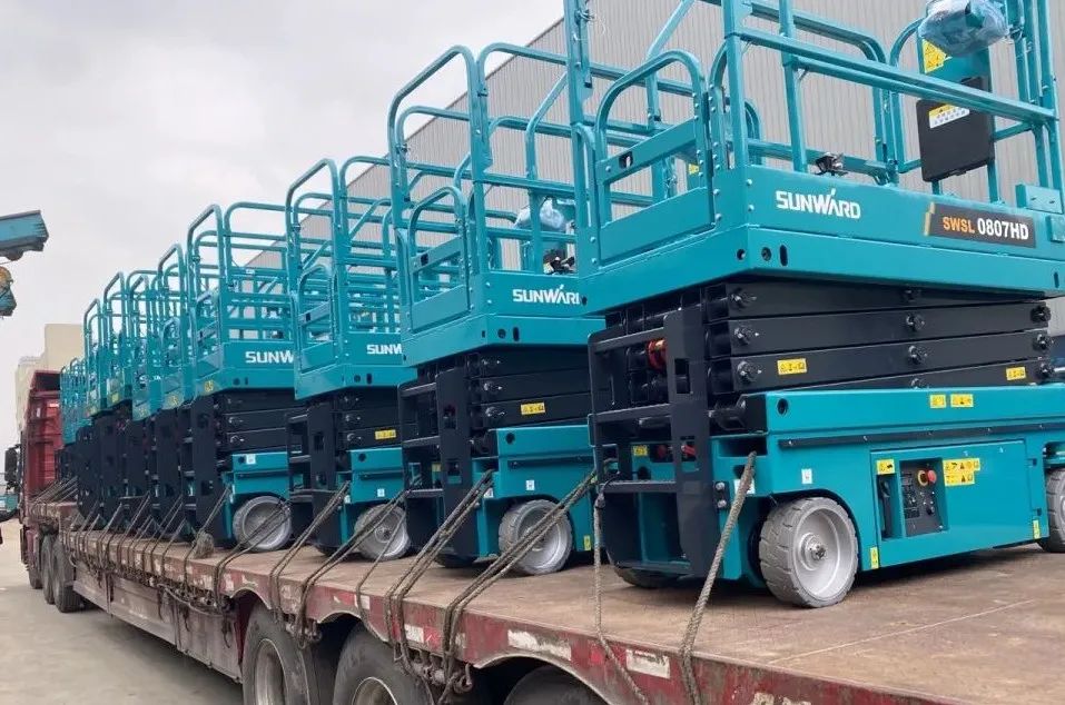 创下单日最高发货量纪录！九游体育(中国)官方网站高机设备集中发货