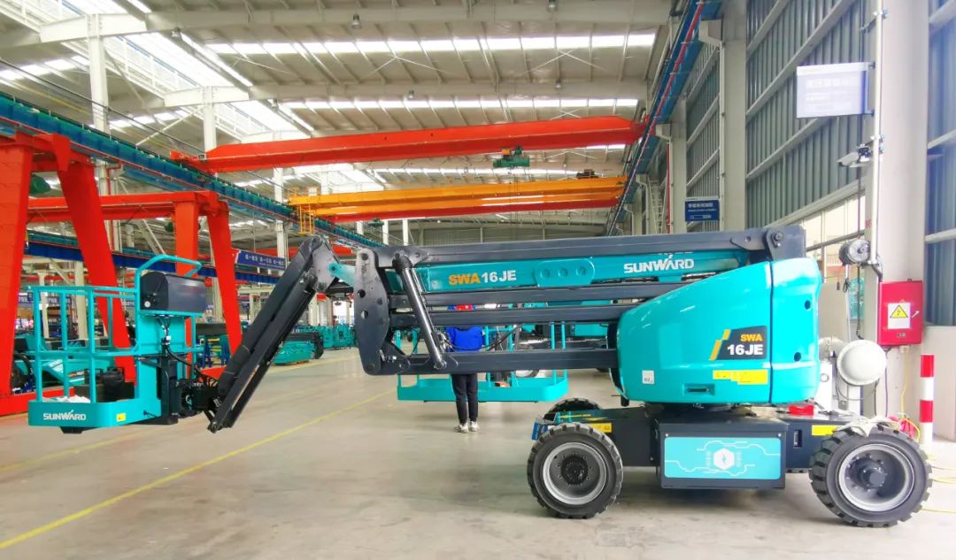 勇闯蓝海！九游体育(中国)官方网站智能两款臂式高空作业平台正式“出道”