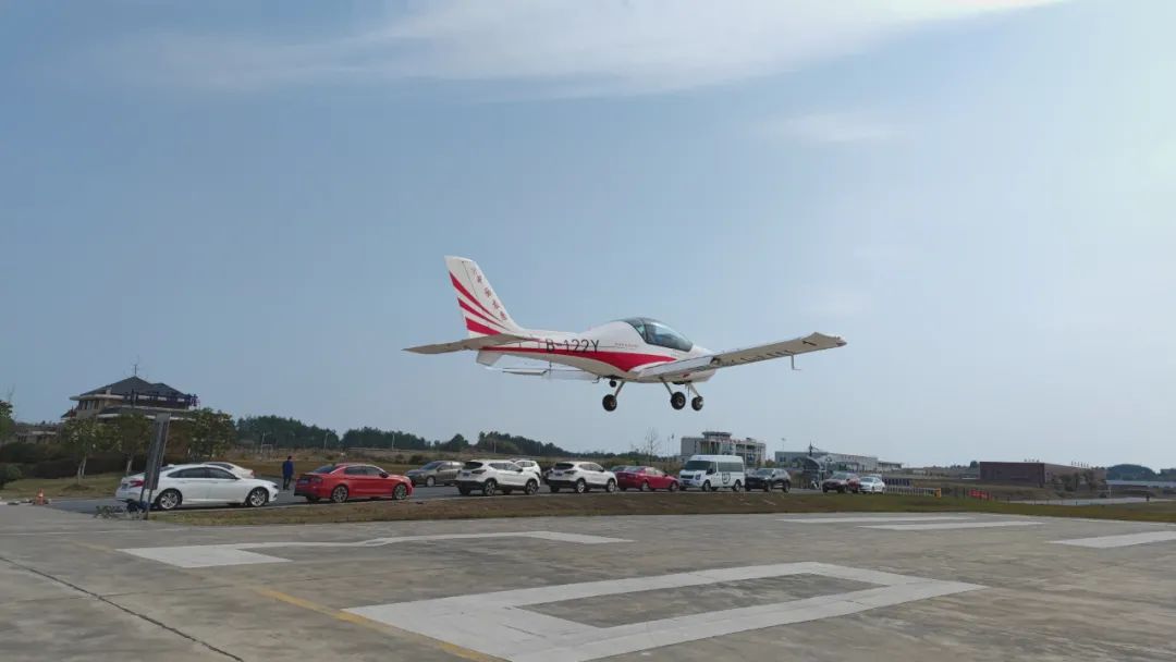 火情就是命令！湖南航空应急救援队九游体育(中国)官方网站机组展现“九游体育(中国)官方网站速度”