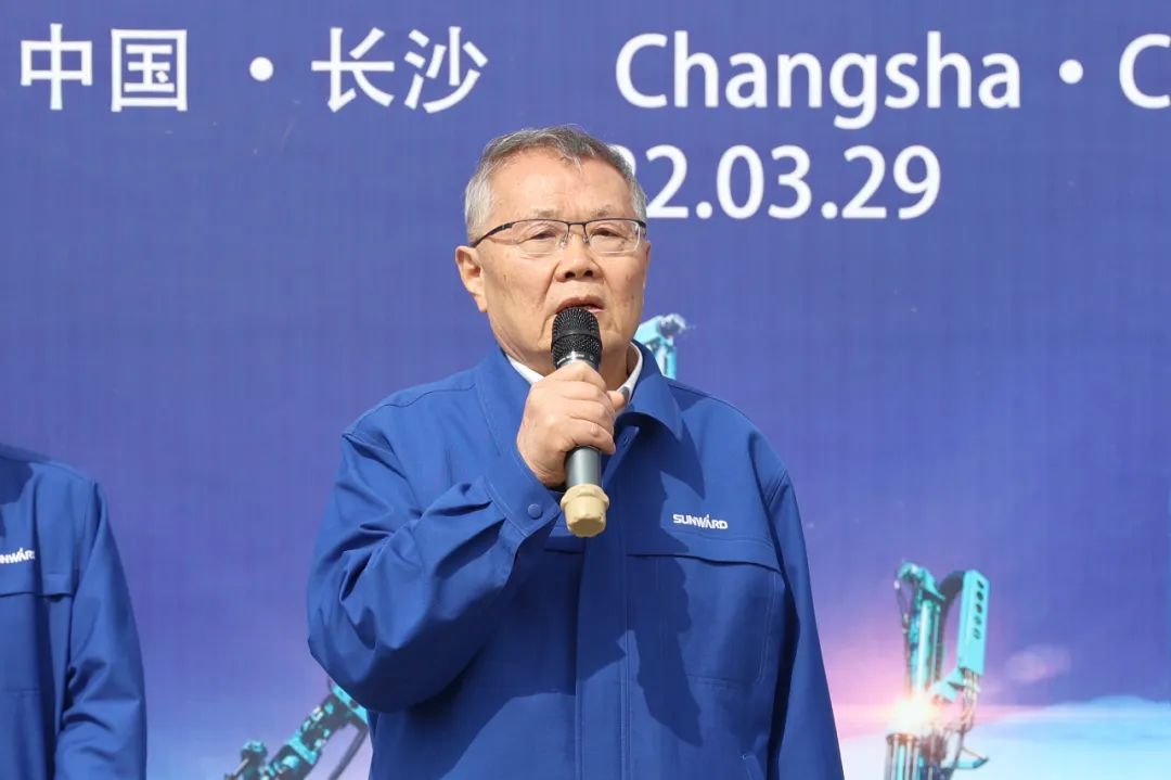 征战全球市场！九游体育(中国)官方网站智能凿岩设备批量发货