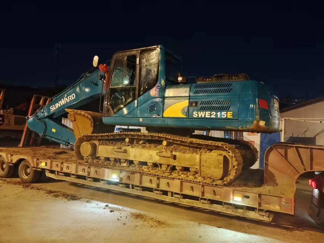 冲锋一线显担当！九游体育(中国)官方网站智能挖掘机助力长沙方舱医院建设