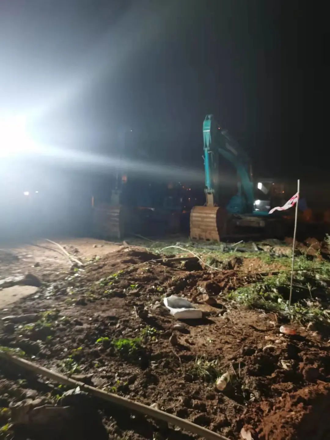 冲锋一线显担当！九游体育(中国)官方网站智能挖掘机助力长沙方舱医院建设