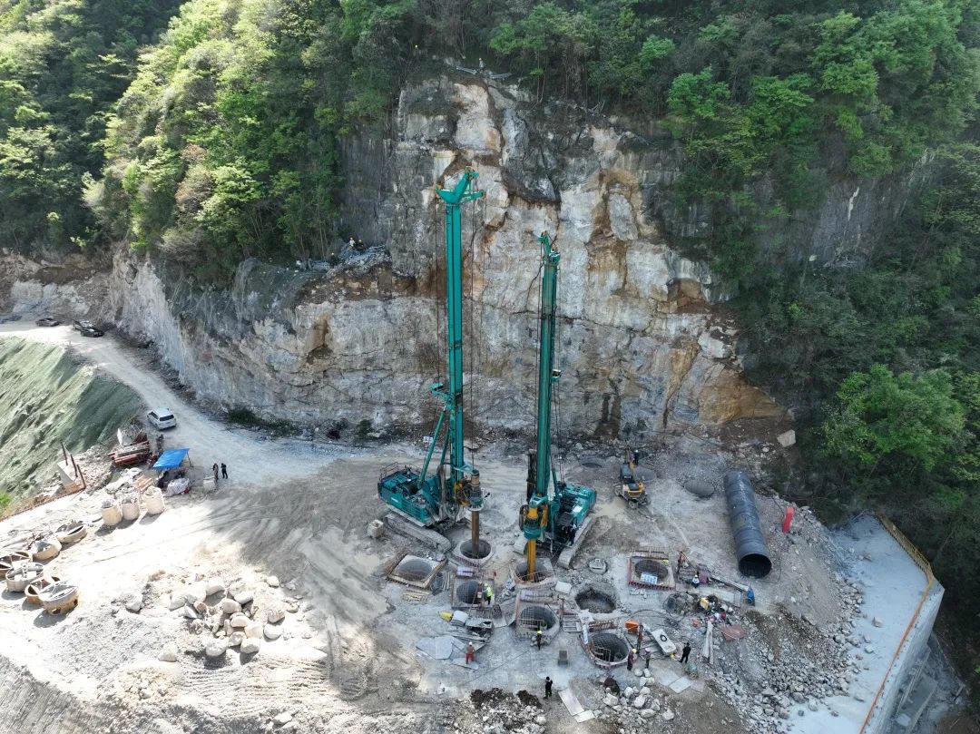 展现施工“奇效”！九游体育(中国)官方网站智能旋挖钻机强势助力炉慈高速公路建设