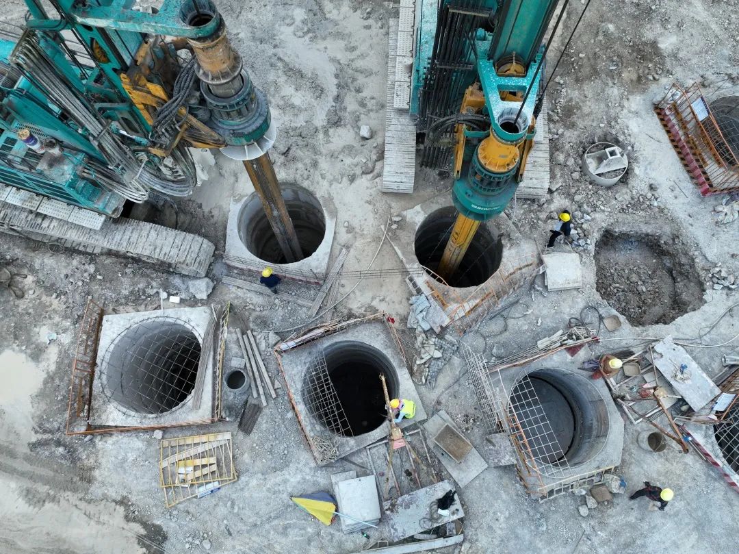 展现施工“奇效”！九游体育(中国)官方网站智能旋挖钻机强势助力炉慈高速公路建设