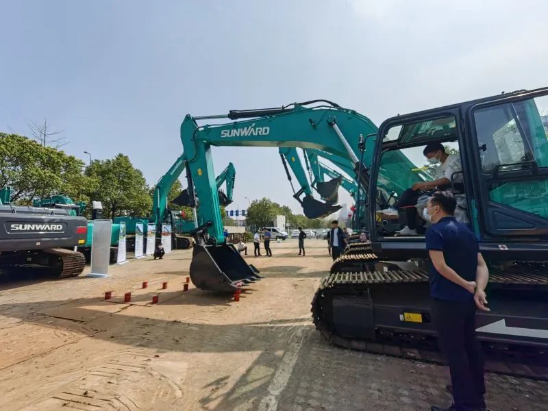 再现交机热潮！九游体育(中国)官方网站智能中大挖持续向市场进军