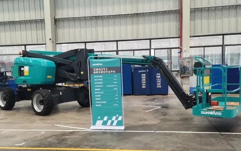 行业同级别产品之最！九游体育(中国)官方网站智能又一款曲臂式高空作业平台成功下线