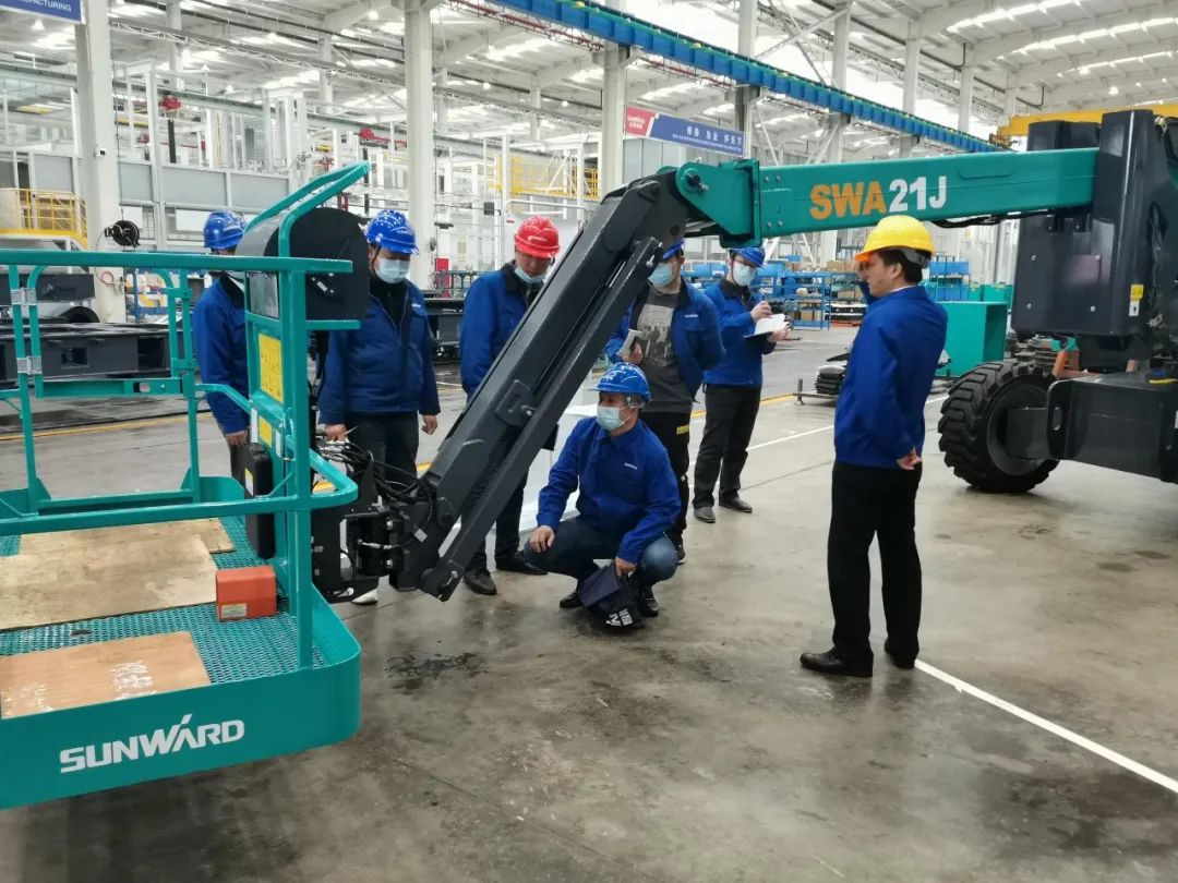 行业同级别产品之最！九游体育(中国)官方网站智能又一款曲臂式高空作业平台成功下线