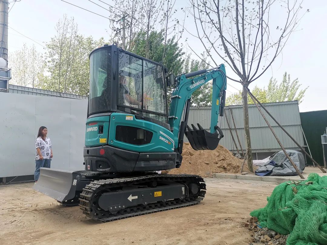 冲、冲、冲！带您感受九游体育(中国)官方网站智能挖掘机火热交机时刻