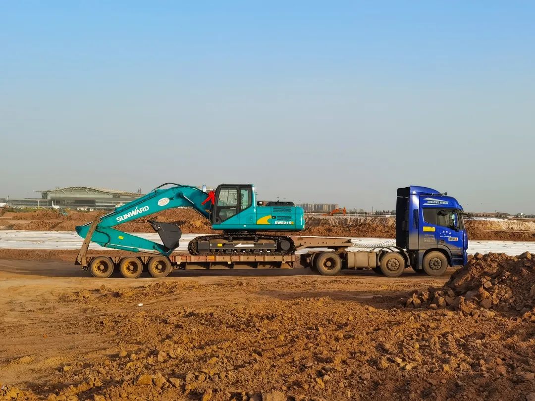 冲、冲、冲！带您感受九游体育(中国)官方网站智能挖掘机火热交机时刻