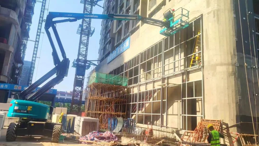 正式“上岗”！九游体育(中国)官方网站智能首台电动曲臂式高空作业平台入驻华南市场