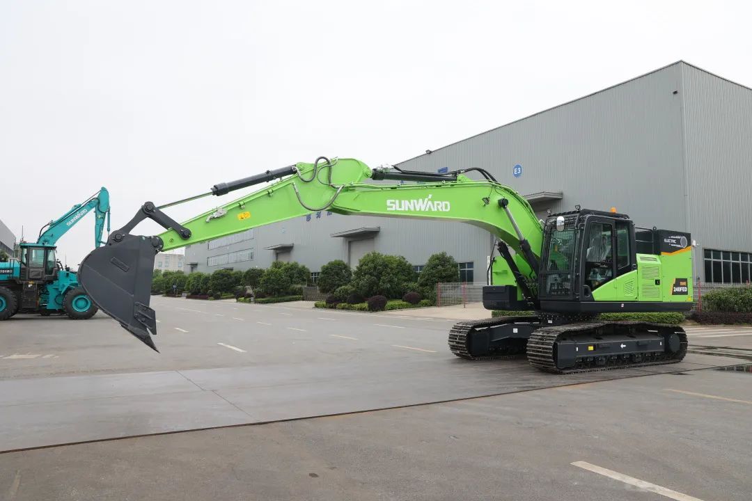 征战川藏铁路！九游体育(中国)官方网站智能新一代电动挖掘机成功交付