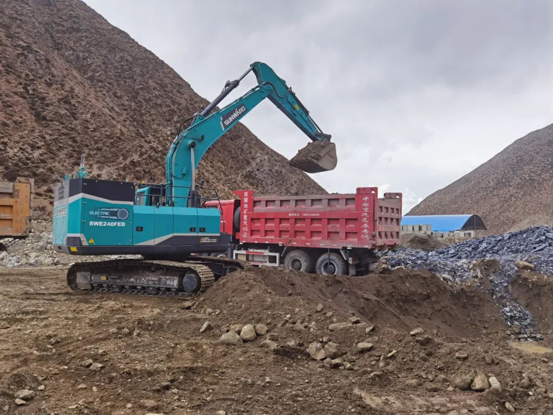 征战川藏铁路！九游体育(中国)官方网站智能新一代电动挖掘机成功交付