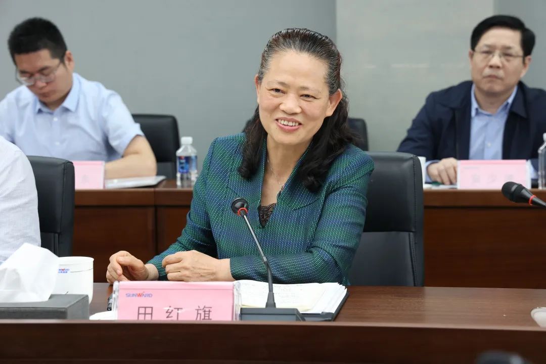 深化产学研合作！中南大学校长、中国工程院院士田红旗率团拜访九游体育(中国)官方网站智能